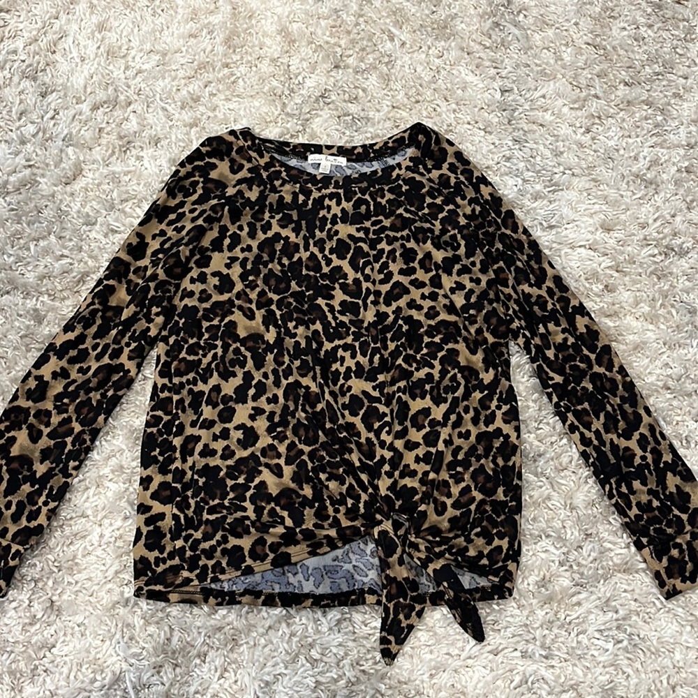 Lightly worn cheetah sweater tie top!